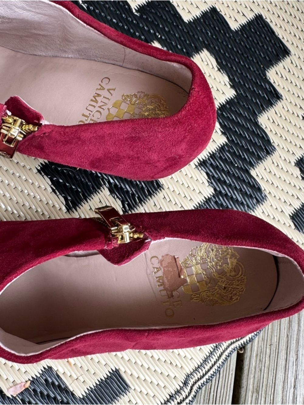 Vince Camuto Burgundy Suede Ankle Booties Heels Sz 8.5 Side Zip Leather Lined - Picture 2 of 13